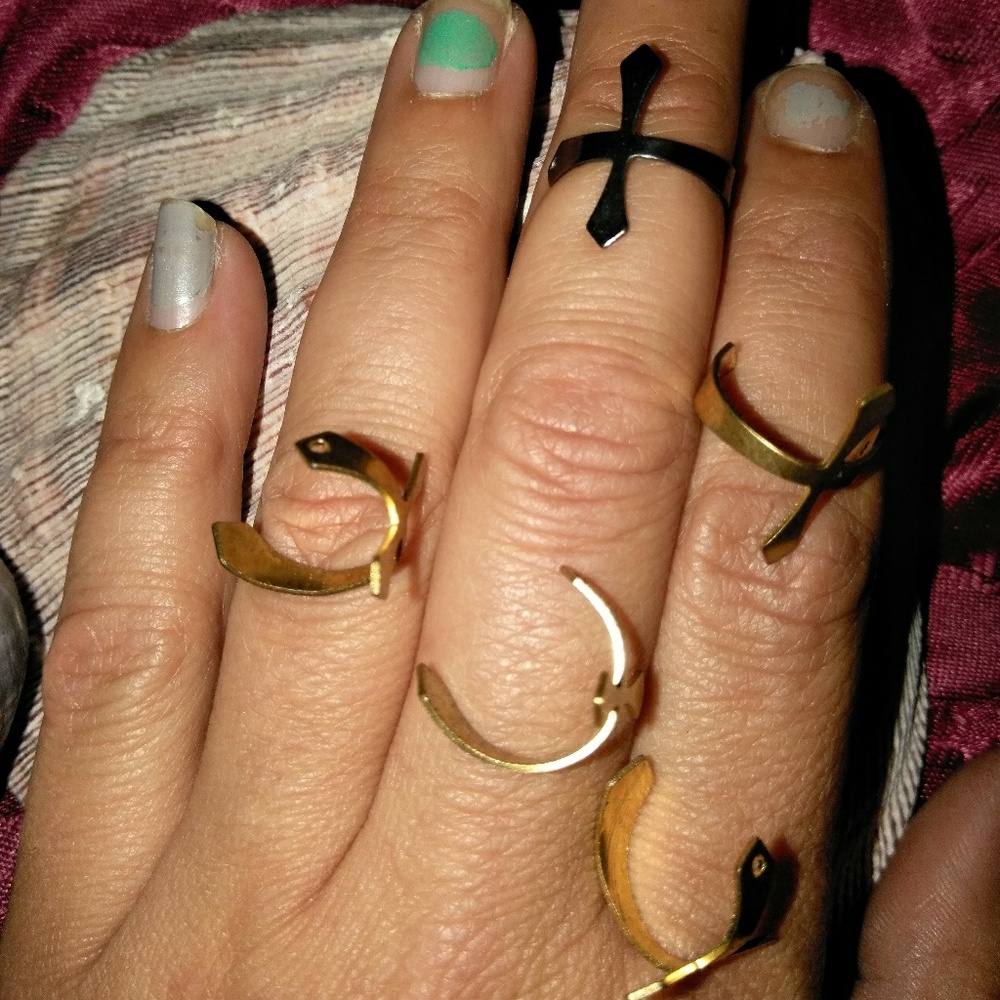 Knuckle ring cross
